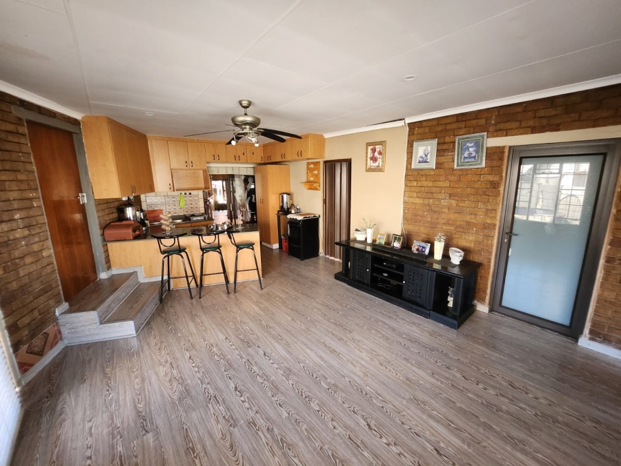 6 Bedroom Property for Sale in Vaalpark Free State